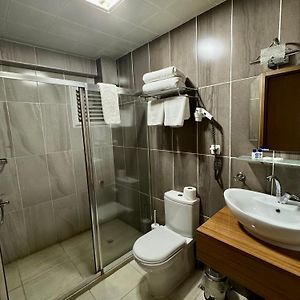 Deluxe Queen Suite
